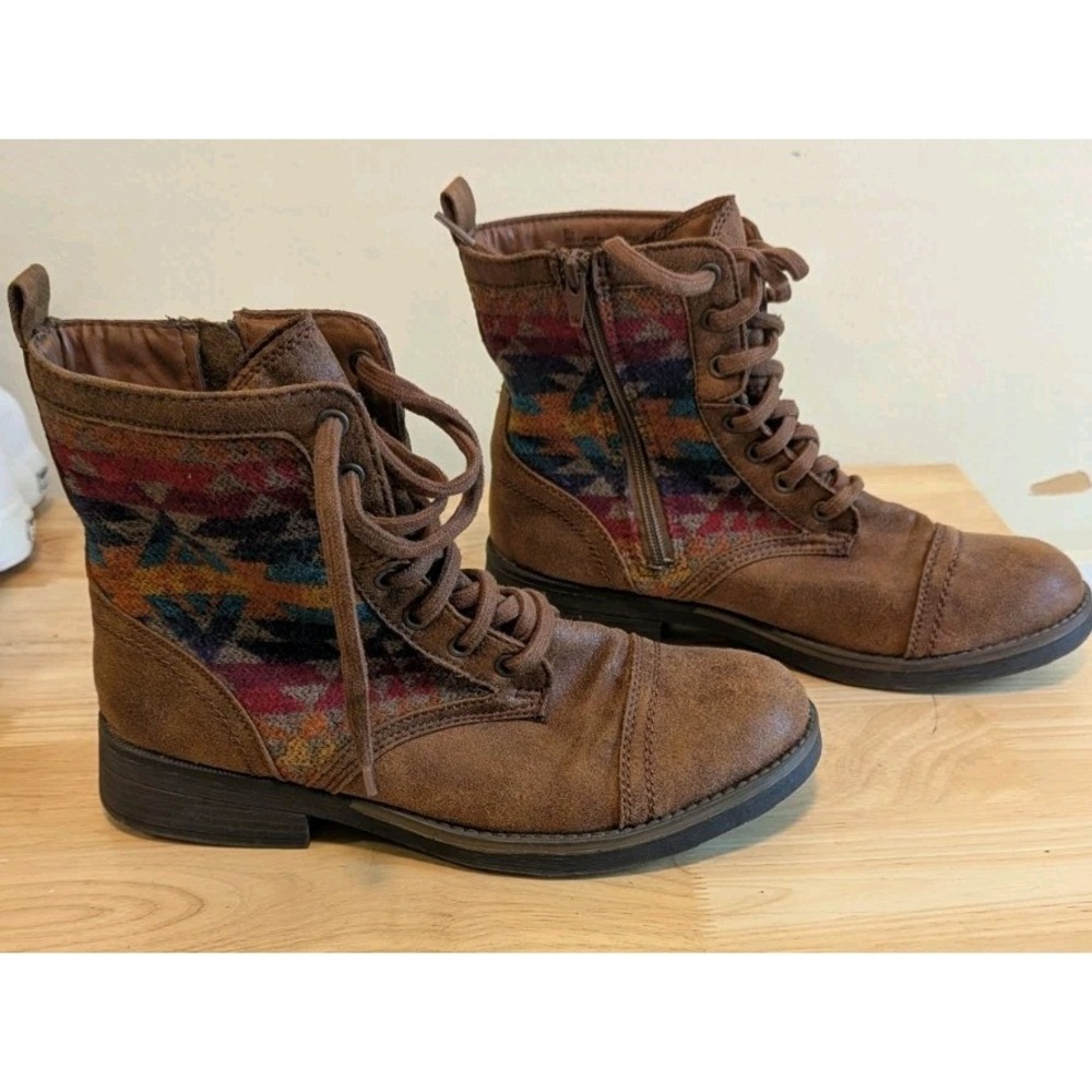Mossimo Combat Ankle Boots 9.5 Aztec Rainbow Side Zip Festival Boho Southwestern
